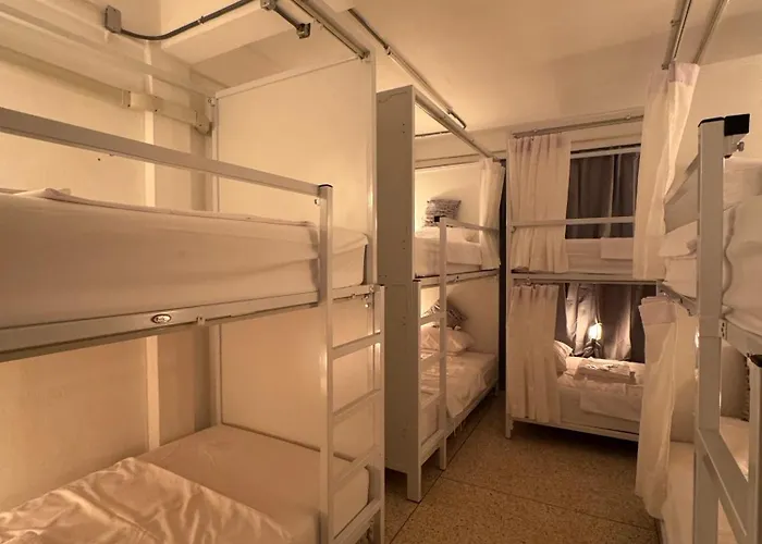 Twenty Two Place - Sukhumvit 22 Хостел Бангкок