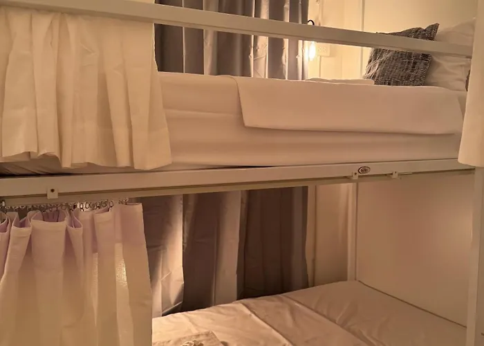 Twenty Two Place - Sukhumvit 22 Хостел Бангкок