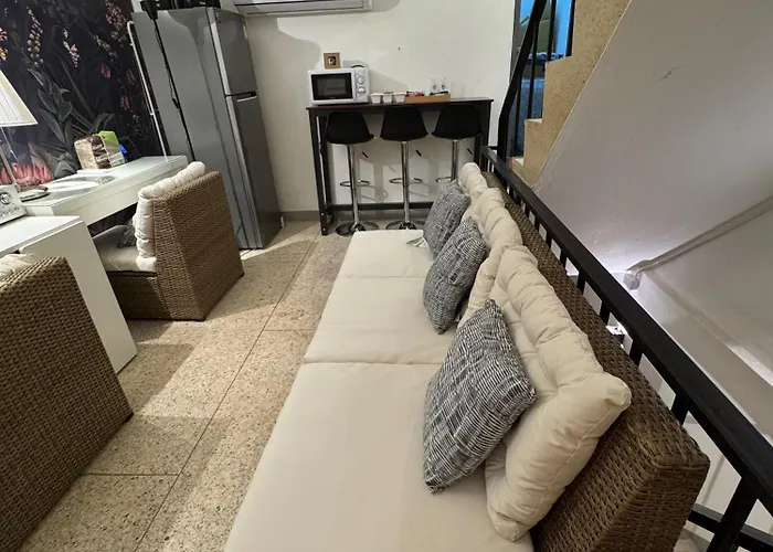 Twenty Two Place - Sukhumvit 22 Хостел Бангкок