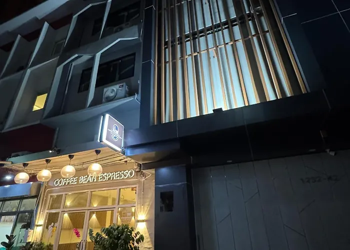 Twenty Two Place - Sukhumvit 22 Хостел *