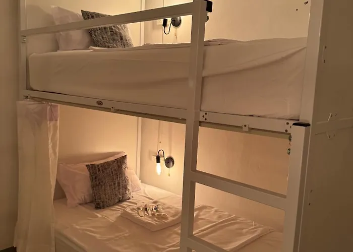 Twenty Two Place - Sukhumvit 22 Хостел Бангкок