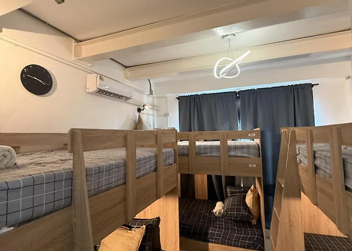 Twenty Two Place - Sukhumvit 22 Хостел