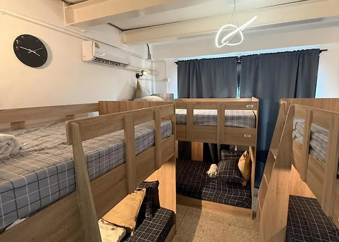 Twenty Two Place - Sukhumvit 22 Хостел