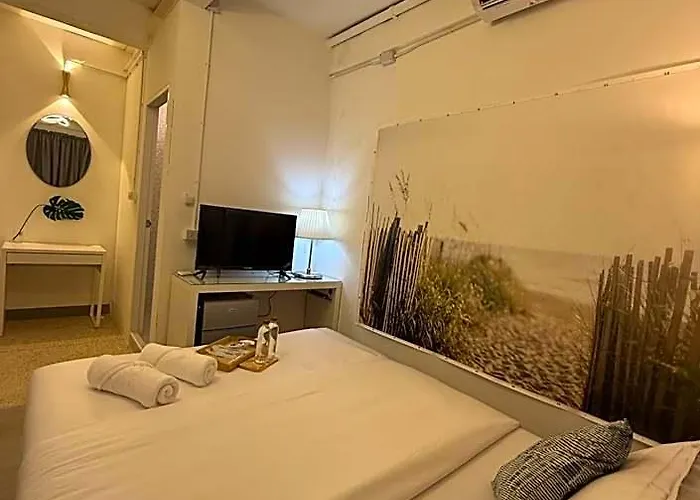 Twenty Two Place - Sukhumvit 22 Хостел
