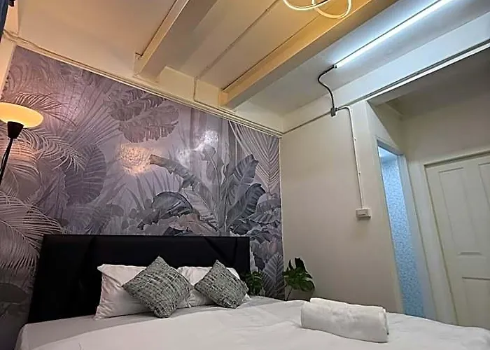 Twenty Two Place - Sukhumvit 22 Хостел Бангкок