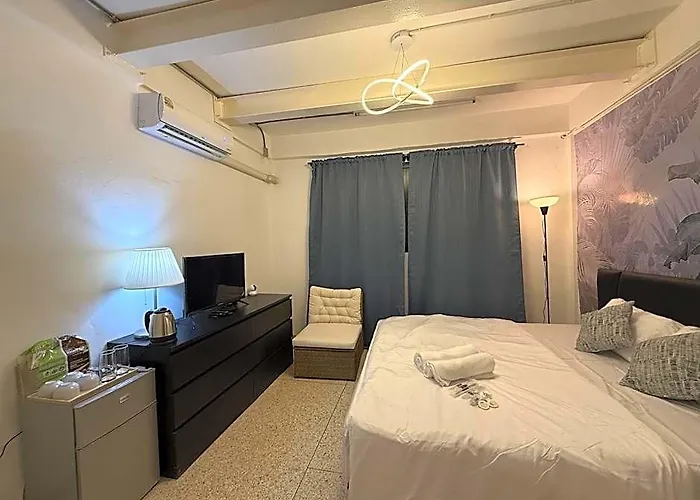 Twenty Two Place - Sukhumvit 22 Хостел