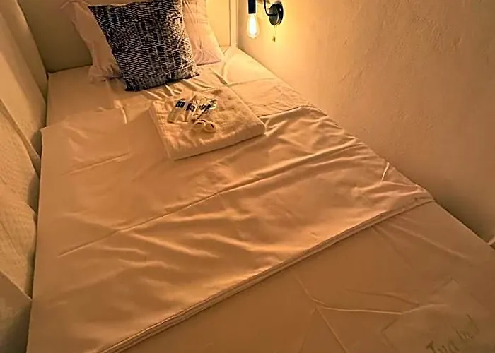 Twenty Two Place - Sukhumvit 22 *